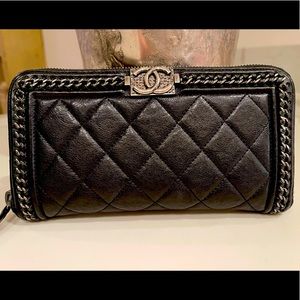CHANEL 💋 Black zip around wallet with gunmetal hardware